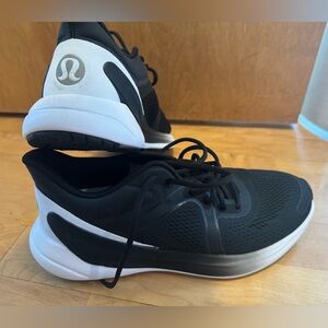 NWOT Lululemon Blissfeel Women’s Running Shoes - Size 7
BRAND NEW, NEVER WORN